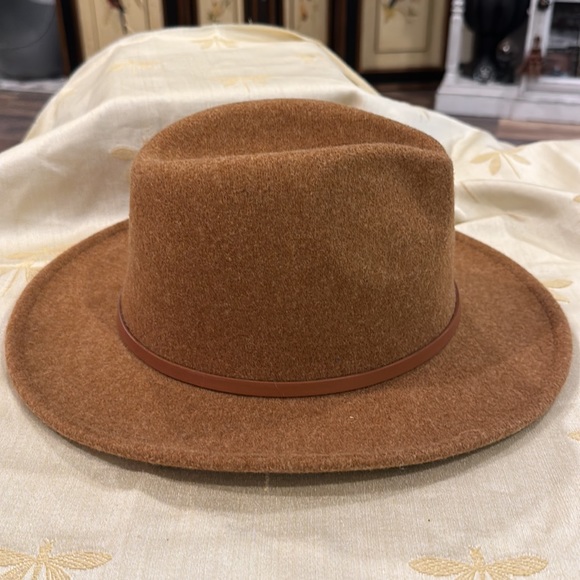Camel Brown Wool Felt Hat w/ Faux Leather Band Wrap w/ Gold Tone Buckle Accent. - Picture 4 of 9